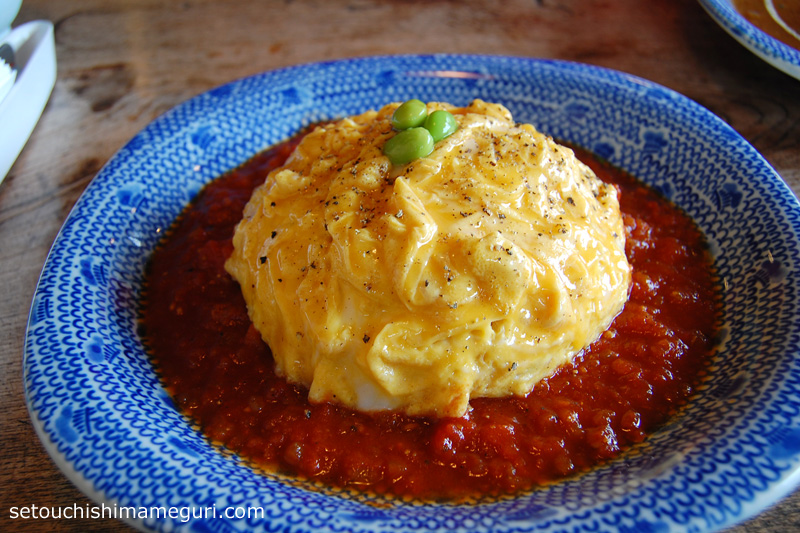 直島 cafe salon 中奥(カフェサロン中奥) ふわとろオムライスの自家製トマトソース